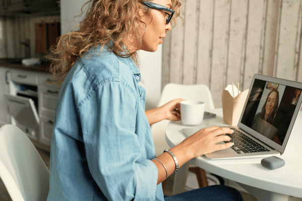 A girl studying online